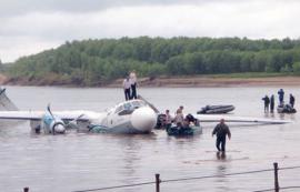 В 8:55 мск 11 июля 2011 г. самолет Ан-24 авиакомпании Ангара совершил вынужденную посадку в акватории реки Обь. Экипаж самолета выполнял рейс Томск-Сургут. На борту находилось 32 пассажира и четыре члена экипажа